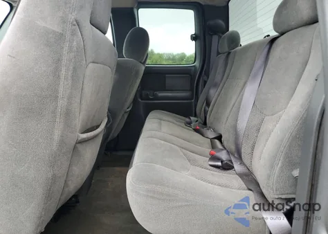 2004 Chevrolet Silverado C2500 Heavy Duty z USA, uszkodzony, nr VIN 1GCHC29U84E311549